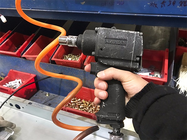 通力电梯使用香蕉APP下载视频气动工具
