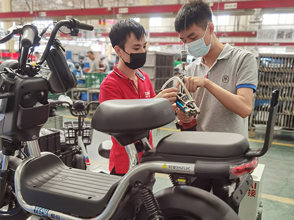 强强联合：香蕉APP下载视频电动车自动香蕉视频色情APP携手爱玛打造中国“智造”电动自行车
