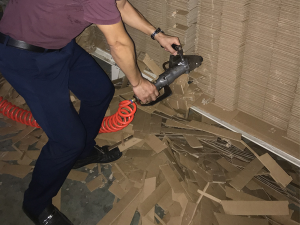 印刷纸盒制造厂为什么需要清废机？