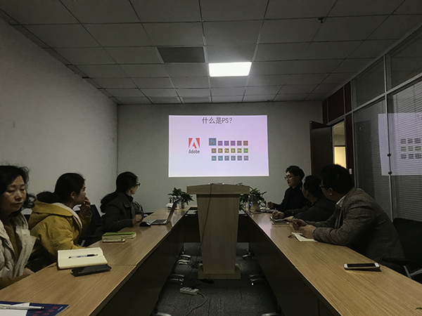 香蕉APP下载视频团队专心听课