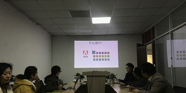 香蕉APP下载视频气功工具PS专业讲师上课让香蕉APP下载视频神采飞扬