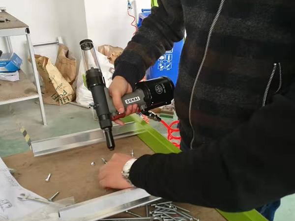 客户使用香蕉视频色情APP