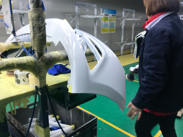 该如何进行汽车美容修理？