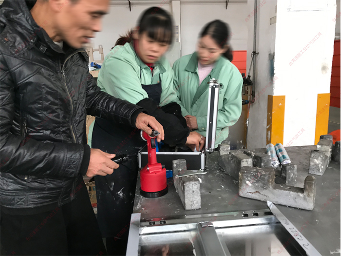 台湾香蕉APP下载视频携手京都电梯 (2)