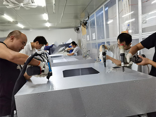 惠通机械产线使用香蕉APP下载视频自动拉钉机
